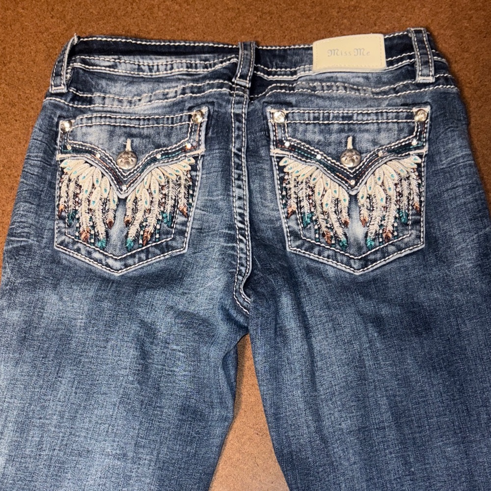 Miss Me White Label 28x29 lowrise Bootcut Embellished Fringe Pockets Medium Blue
